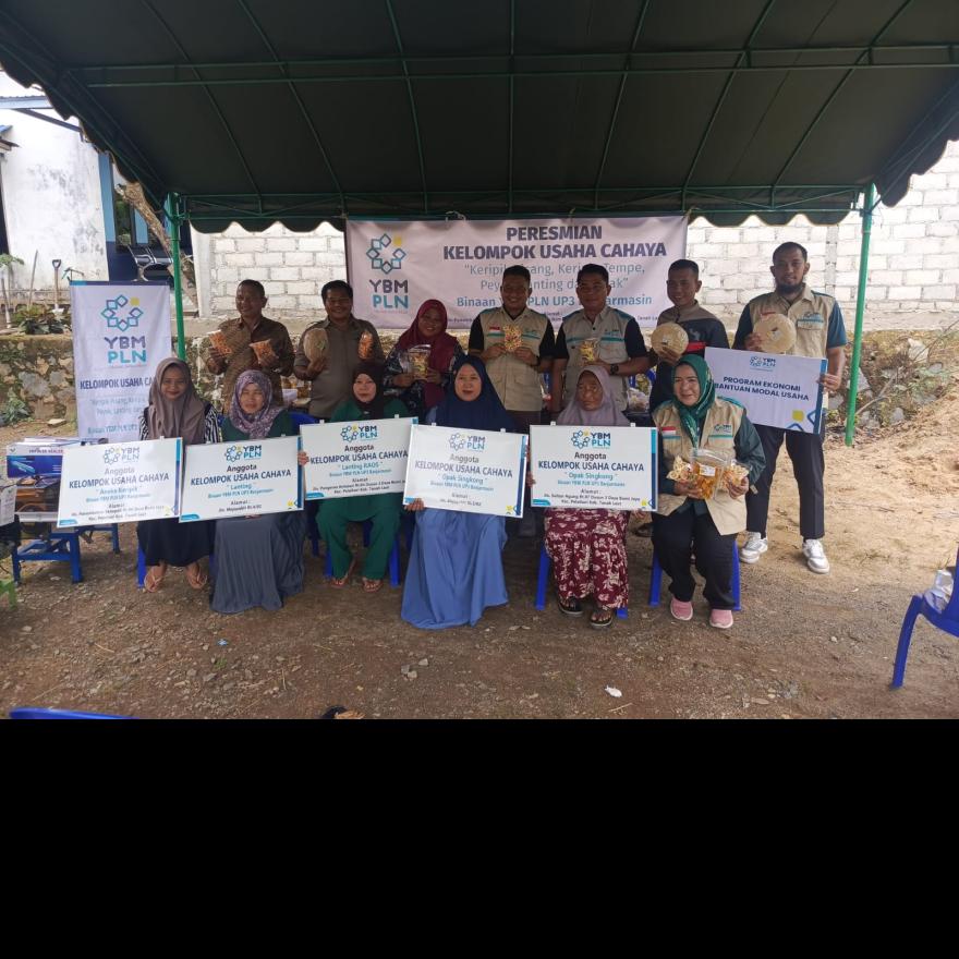 Penyerahan bantuan dari YBM,Pln Banjarbaru